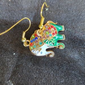 Beautiful pair of elephant earrings with crystals